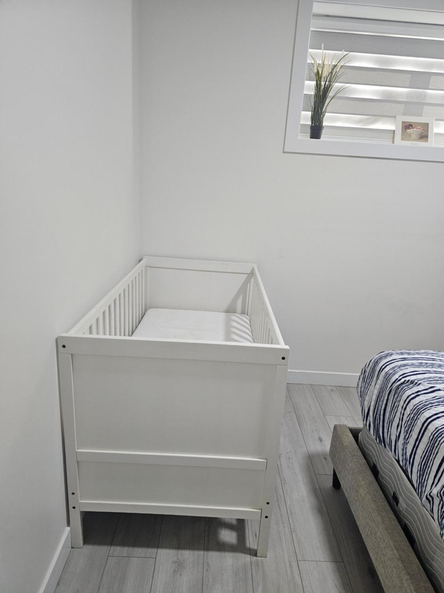 New Built House, Stay In Style Guest Suite, 2Bedroom, 2Bed, 2Bath Edmonton Bagian luar foto